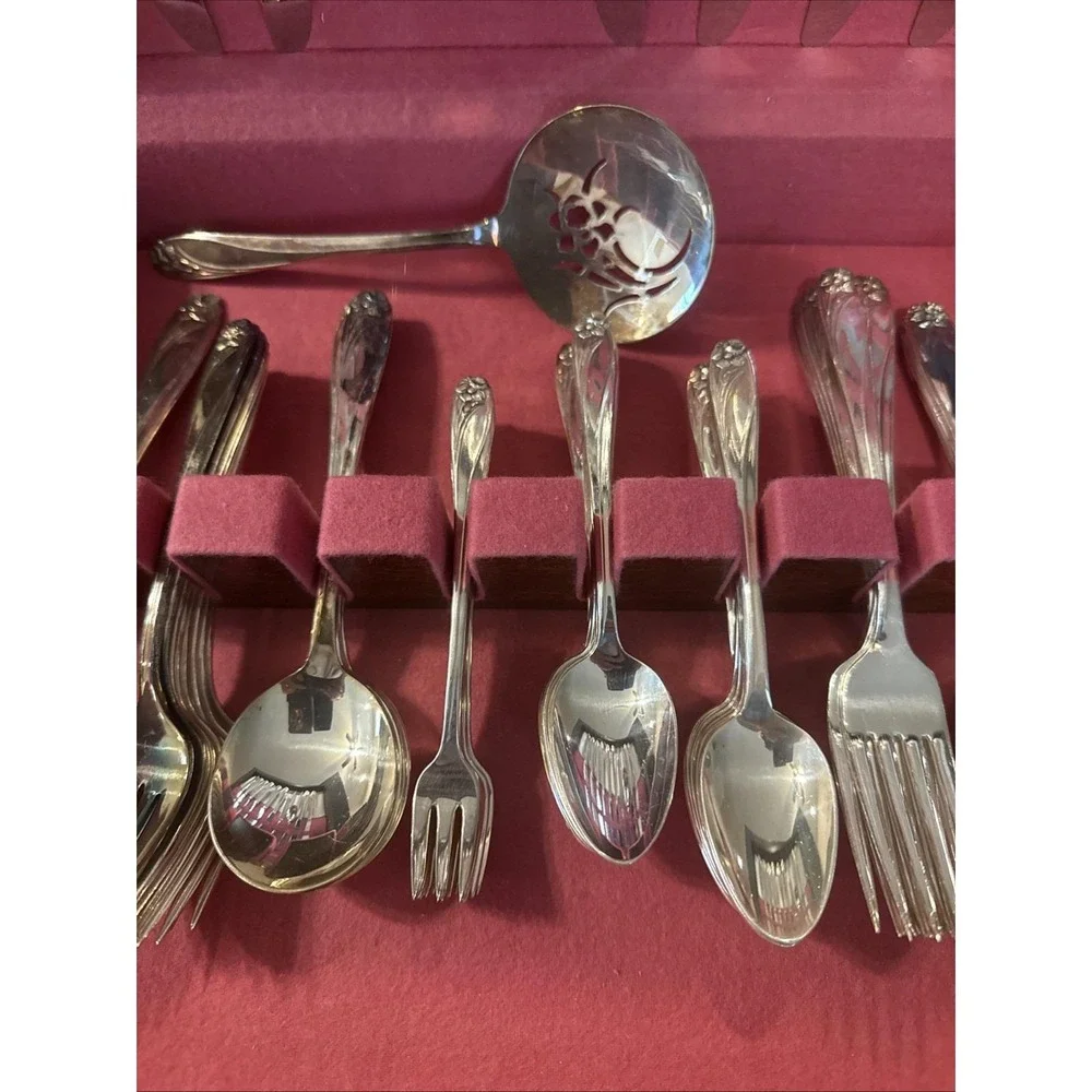 1847 Rogers Bros Silverplate Daffodil Wood Chest 61 Pieces Set 1950S #1